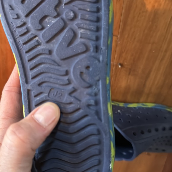 Native Kids’ Water Shoes, size 2. - Picture 4 of 4